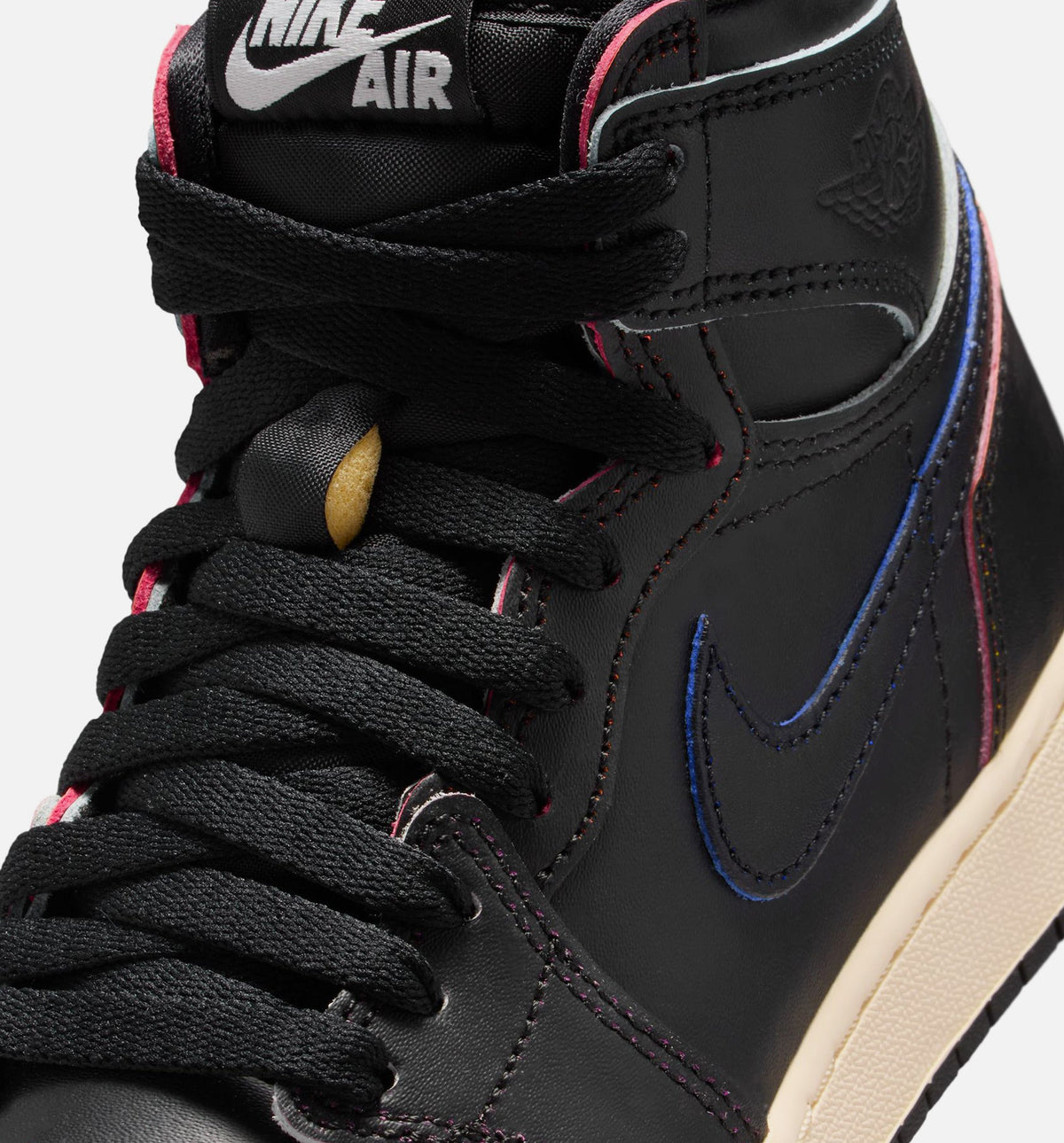 Air Jordan 1 Retro High OG – Grade School Lifestyle Sneaker (Black / Muslin)
