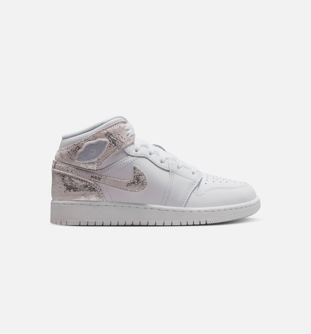 Air Jordan 1 Mid SE – Grade School Lifestyle Sneaker (White / Field Silver)