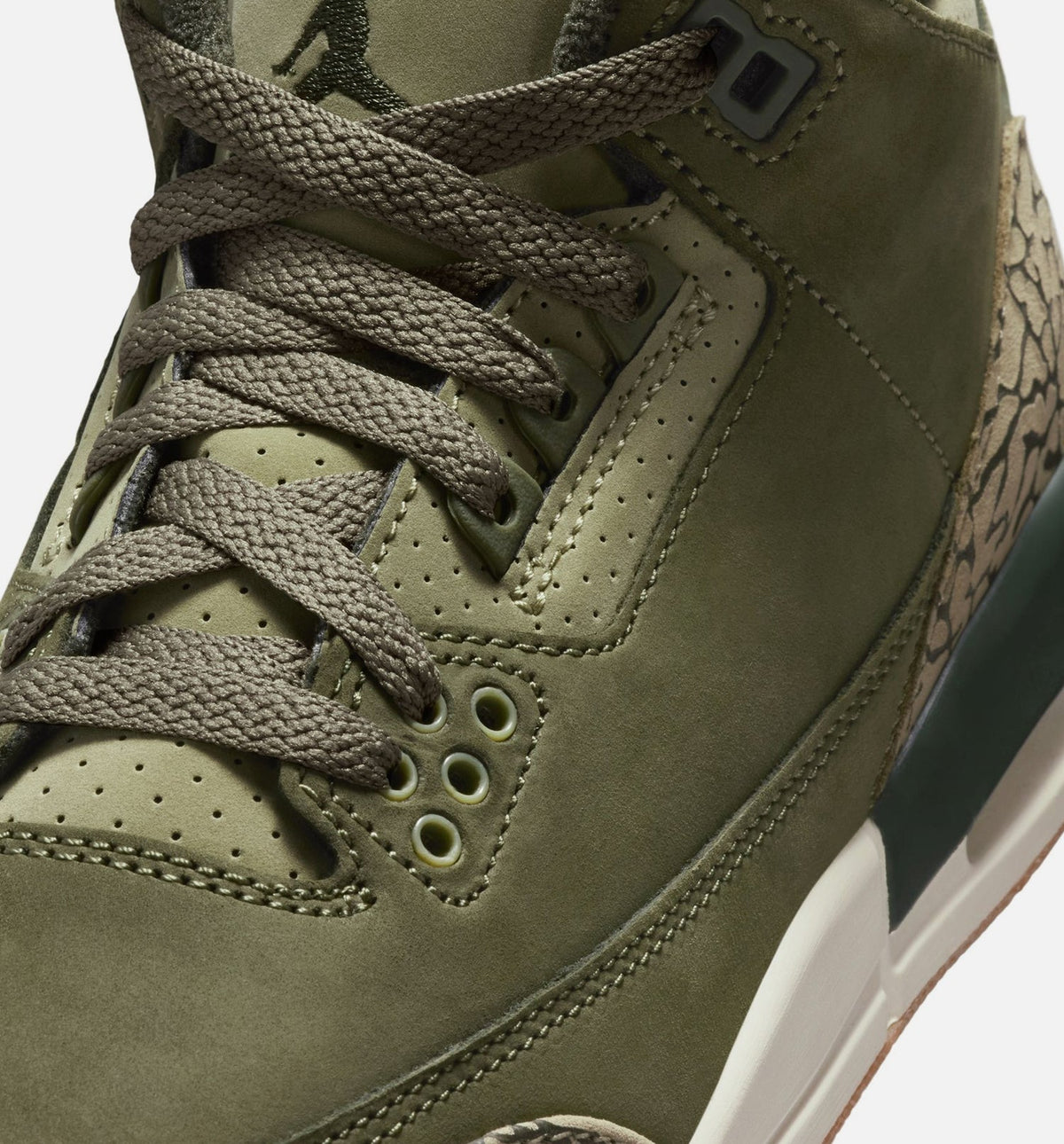 Air Jordan 3 Retro Medium Olive – Grade School Lifestyle Sneaker (Medium Olive / Sequoia / Neutral Olive / Sail)