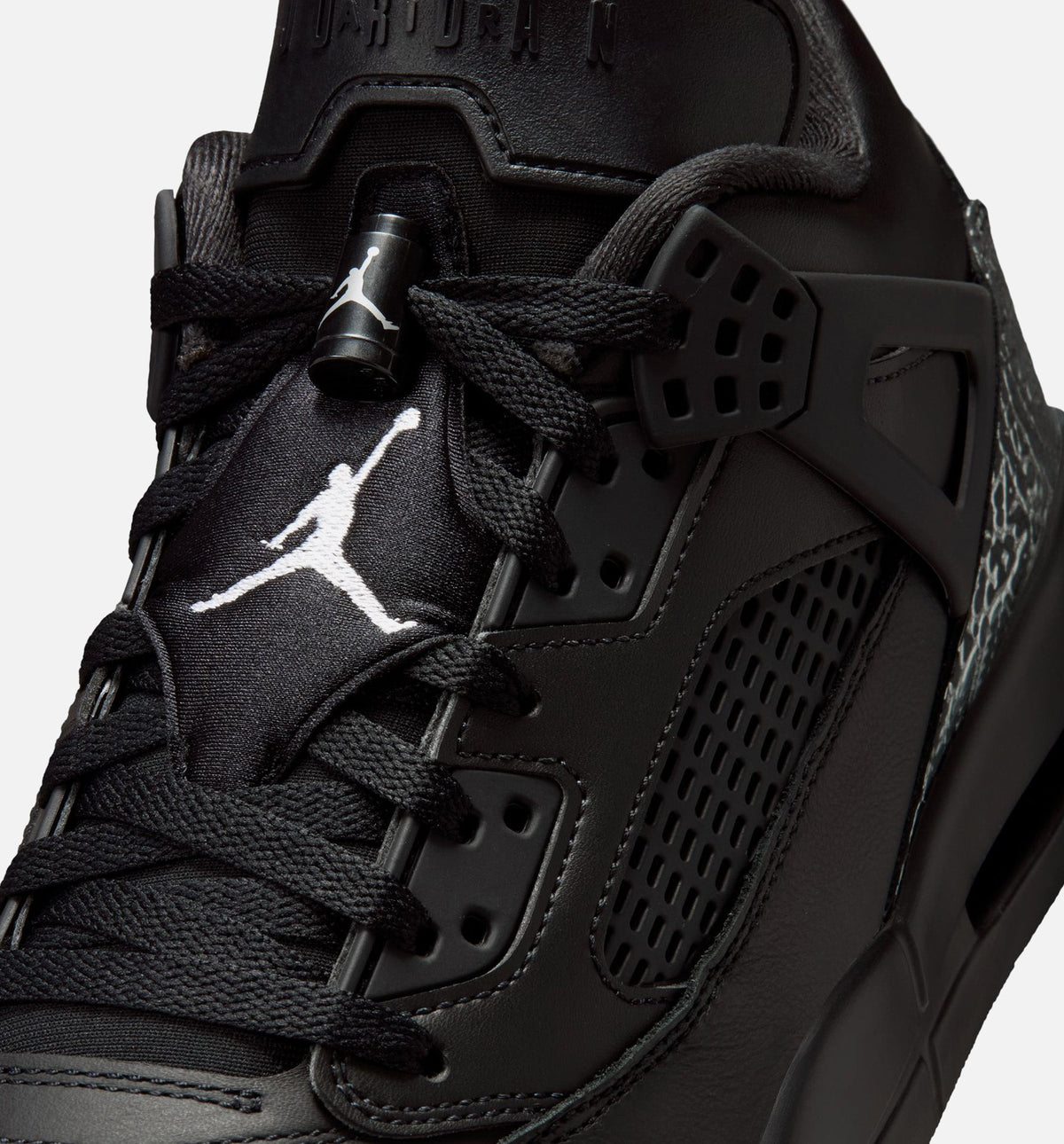 Spizike Low – Men's Basketball Shoe (Black / Black / Metallic Silver)
