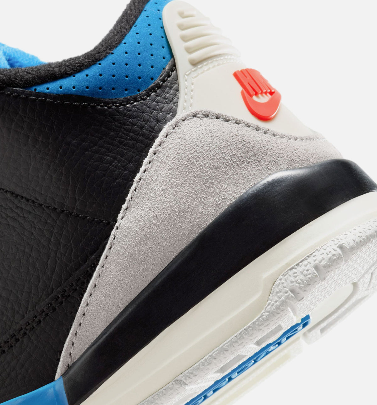 Air Jordan 3 Retro OG Rare Air – Preschool Lifestyle Sneaker (Black / Chile Red / Neutral Grey)