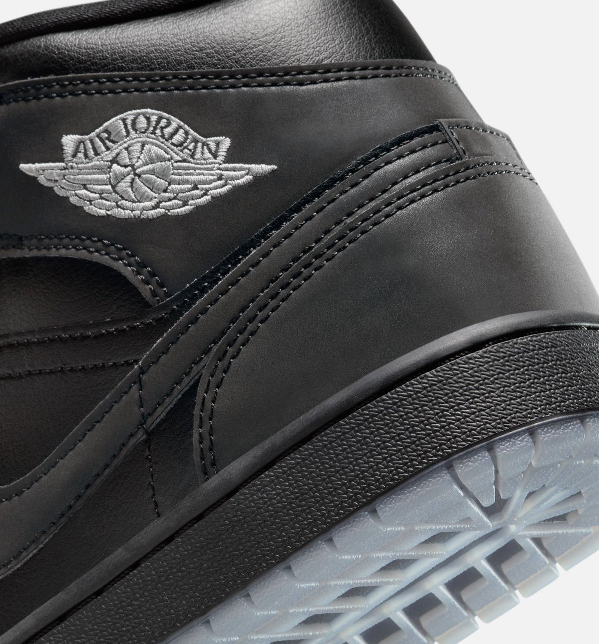 Air Jordan 1 Mid SE – Men's Lifestyle Sneaker (Black / Grey)