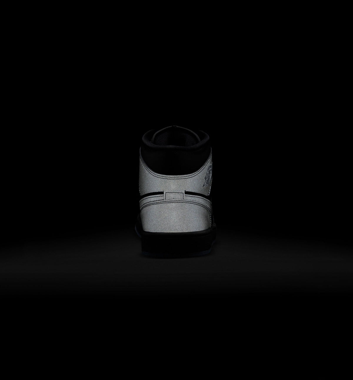 Air Jordan 1 Mid SE – Men's Lifestyle Sneaker (Black / Grey)