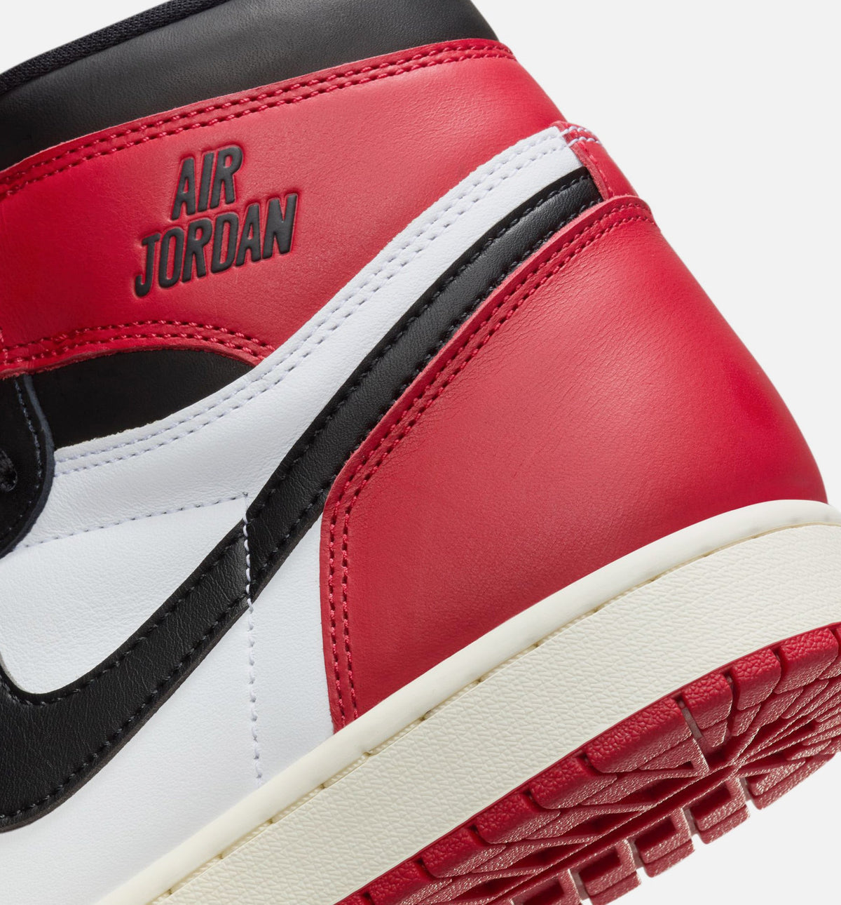 Air Jordan 1 Retro High OG – Men's Lifestyle Sneaker (Black Toe)