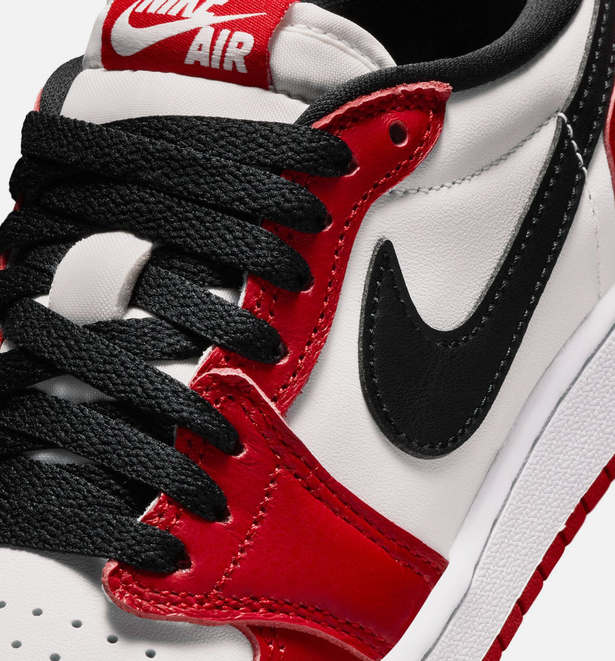 Air Jordan 1 Retro Low OG Chicago – Grade School Lifestyle Sneaker (Varsity Red / Black / Summit White)