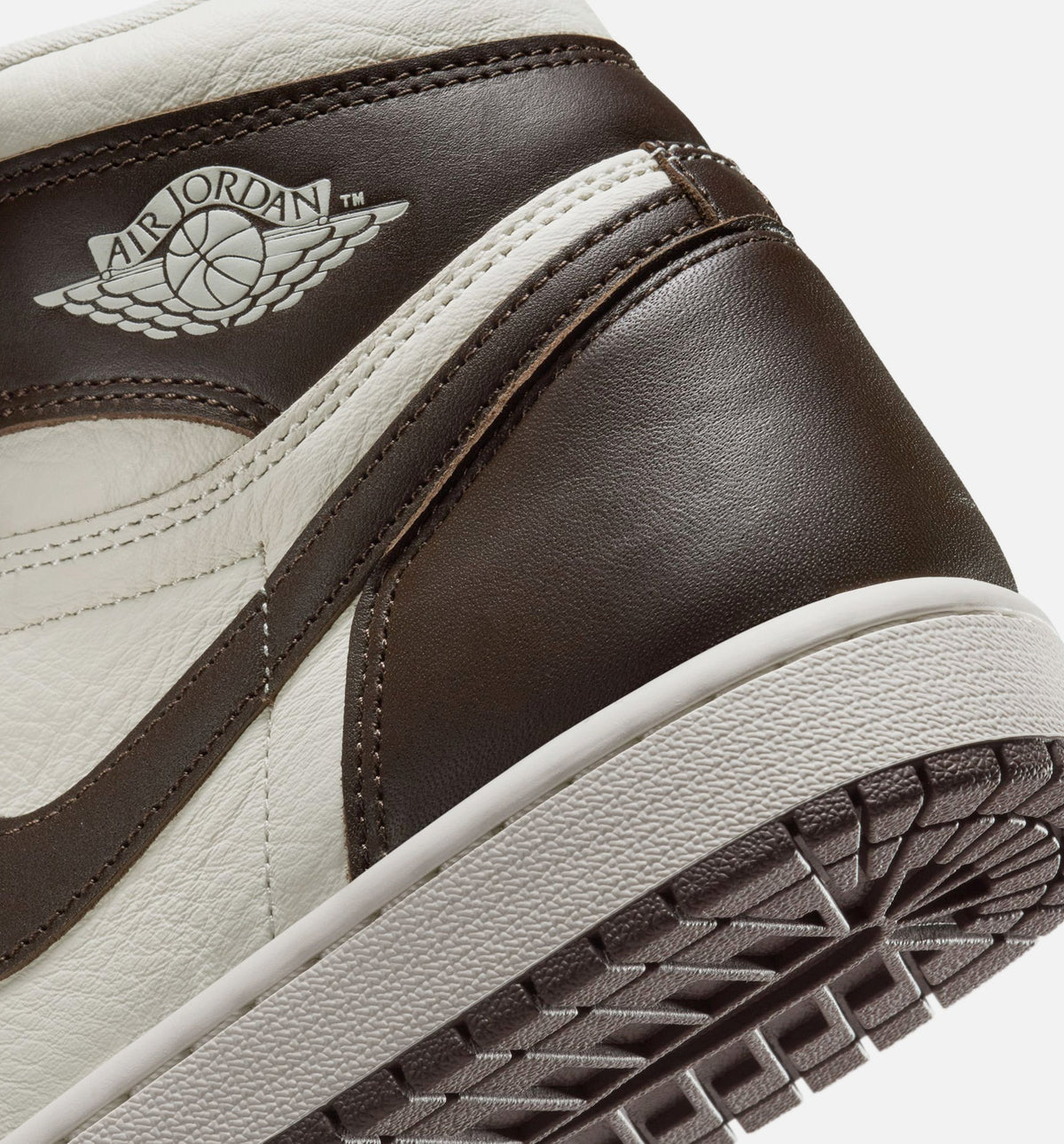 Air Jordan 1 Retro High OG – Women's Lifestyle Sneaker (Baroque Brown / Light Madder Root)