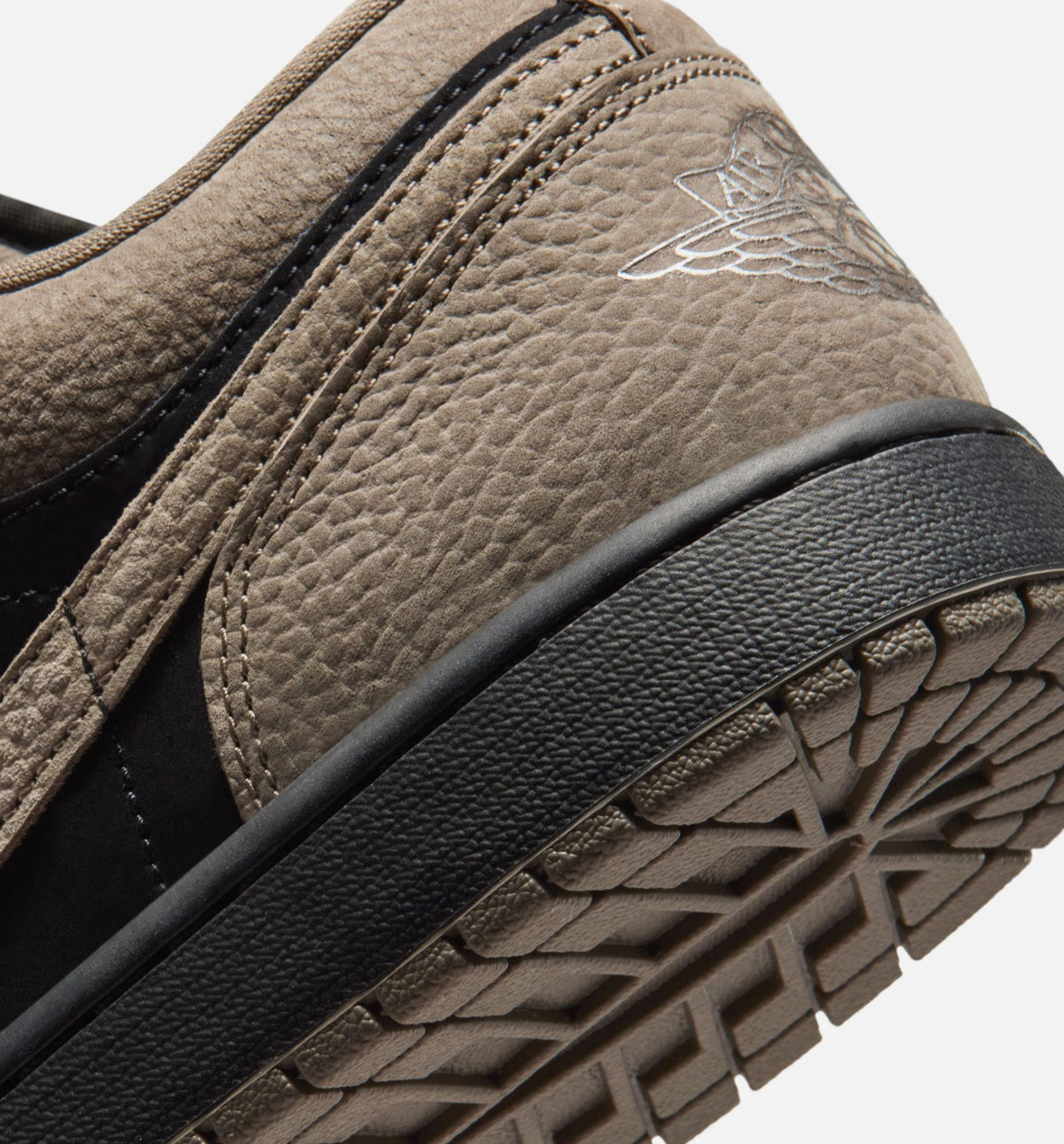 Air Jordan 1 Low SE – Men's Lifestyle Sneaker (Black / Olive Grey / Light Wild Mango)
