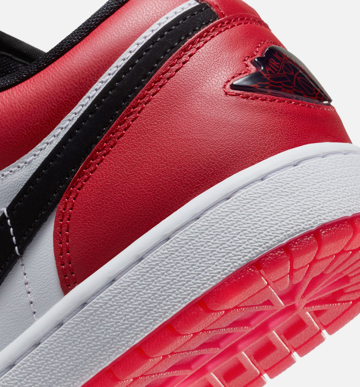 Air Jordan 1 Low SE – Men's Lifestyle Sneaker (White / Varsity Red / Black)