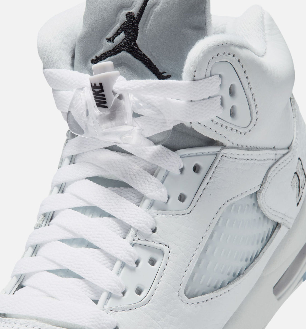 Air Jordan 5 Retro OG White Metallic – Grade School Lifestyle Sneaker (White / Black / Metallic Silver)