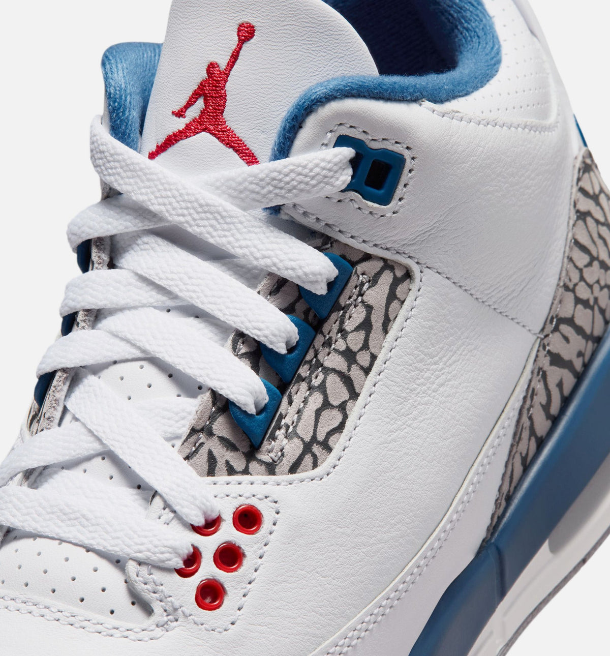Air Jordan 3 Retro OG True Blue – Grade School Lifestyle Sneaker (White / Fire Red / True Blue)